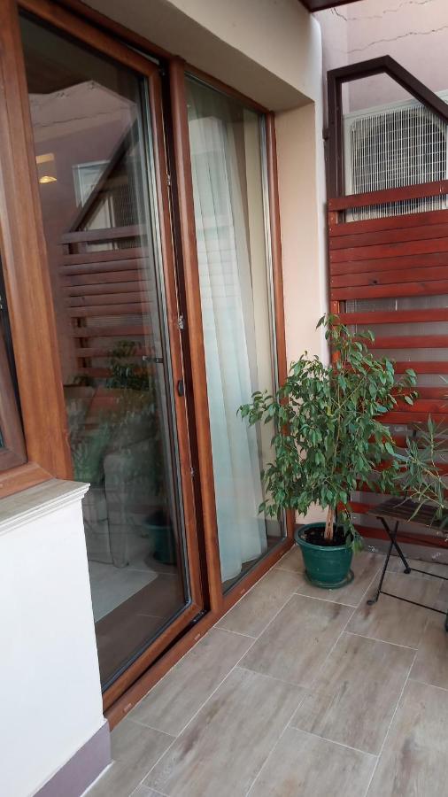 Апартаменты St. Benedek Apartmanlakas Мезёкёвешд Экстерьер фото