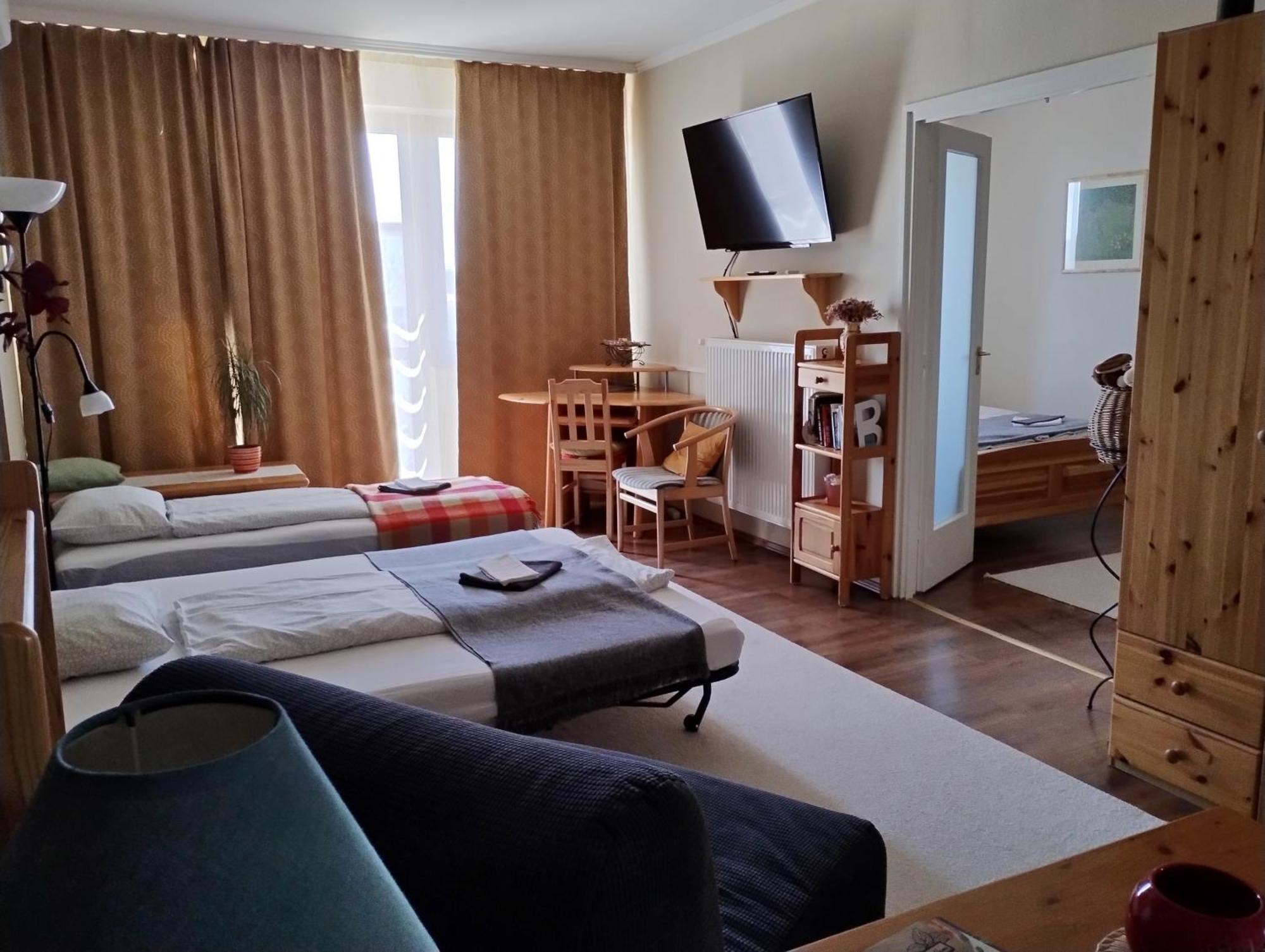 Апартаменты St. Benedek Apartmanlakas Мезёкёвешд Экстерьер фото