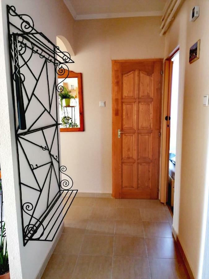 Апартаменты St. Benedek Apartmanlakas Мезёкёвешд Экстерьер фото