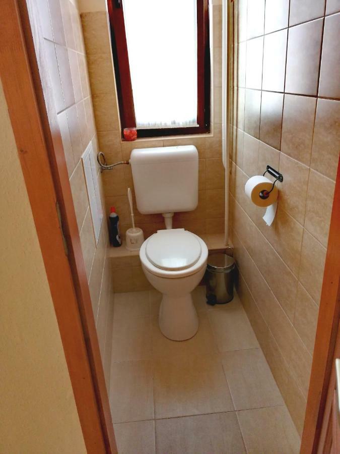 Апартаменты St. Benedek Apartmanlakas Мезёкёвешд Экстерьер фото